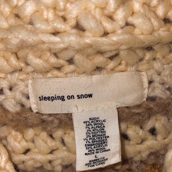 Sleeping On Snow hand stitched flower cardigan - Picture 2 of 7